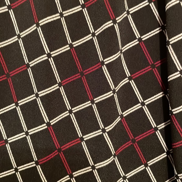 Faux wrap dress with beautiful geometric pattern. Perfect for summer - Picture 5 of 5